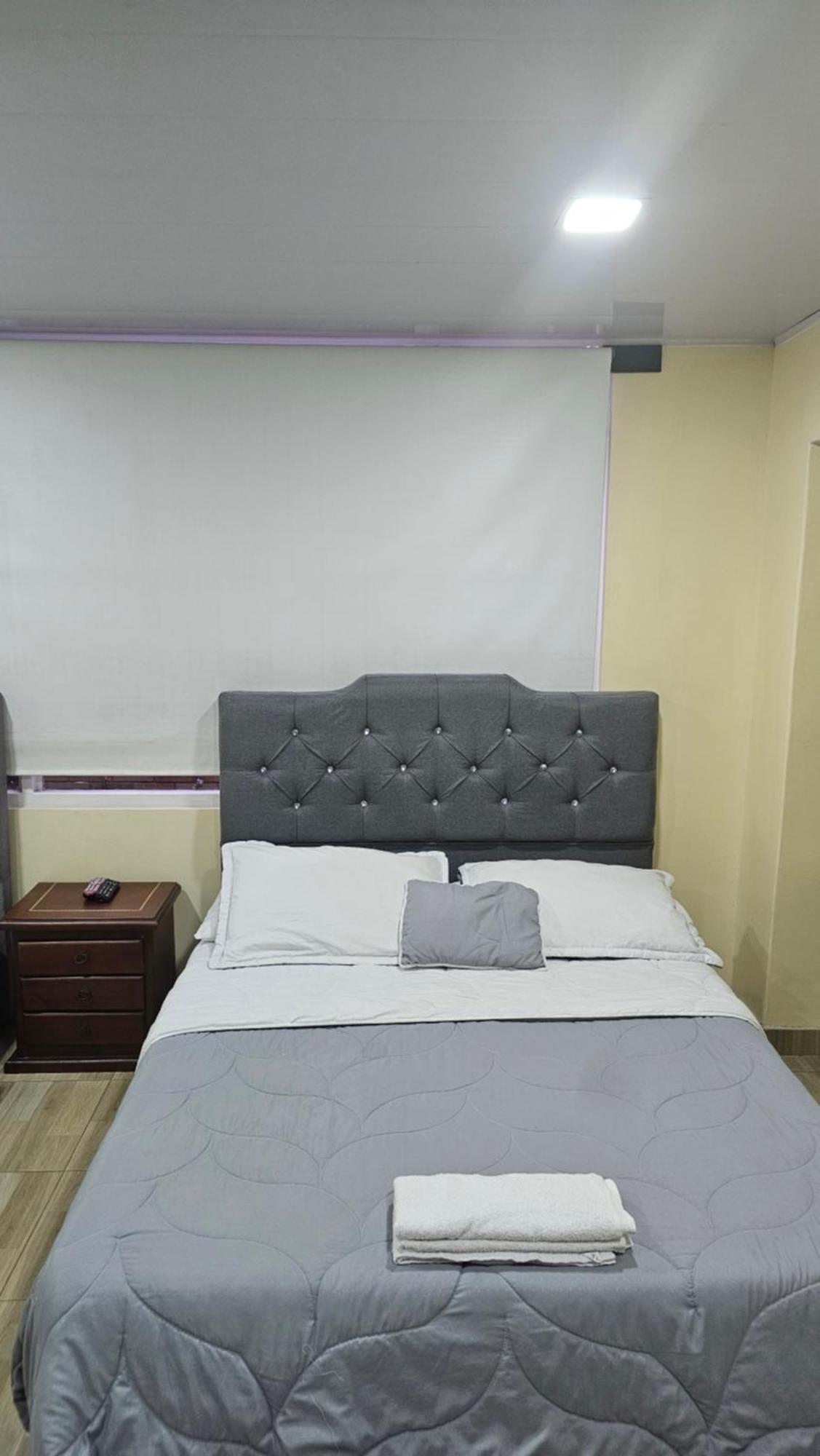 בוגוטה Colisseum Roma House- Campin Simon Bolivar Movistar Embajada Compensar חדר תמונה