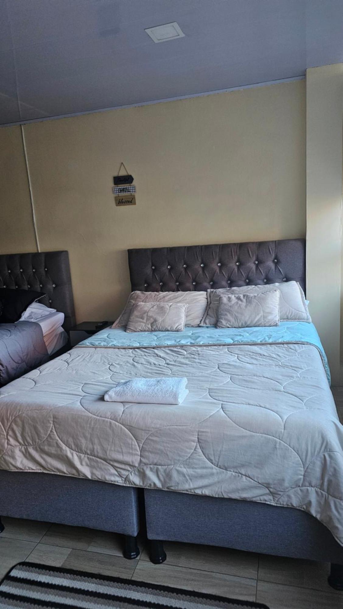 בוגוטה Colisseum Roma House- Campin Simon Bolivar Movistar Embajada Compensar חדר תמונה